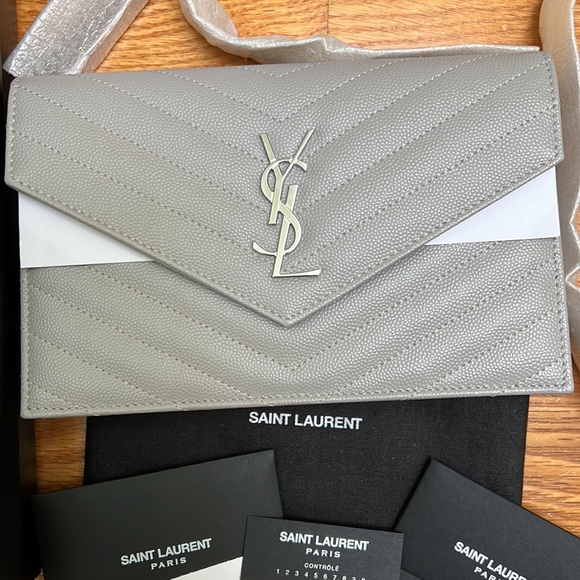 YSL Grain de Poudre Envelope Wallet on Chain, Granite NEW - Picture 3 of 8